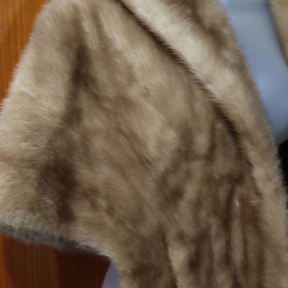 Vintage Mink or Fox Fur Stole Wrap with Pockets Old Money Glam Mob Wife OS - Picture 2 of 16